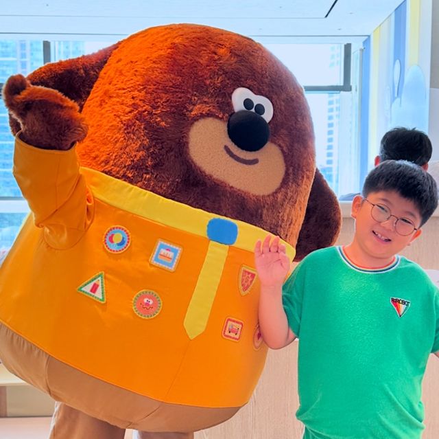 도도곰팅 on Instagram: "#광고 #도도곰팅_후기 #소피텔앰버서더서울호텔 #키즈라운지 에서 9/13~9/15일 진행된 #키즈랜드 #영어놀이터 헤이더기플레이타임 with 리틀잉글리쉬가든, BBC