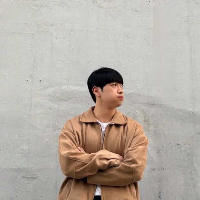 170 옷장 on Instagram: "#광고 @1rony9orno_official 에서 [비건스웨이드] 크루얼티프리 알파 스웨이드 자켓을 제공 받았습니다 가을 느낌 나는 코디🍁 부드러운 스웨이드와 오버핏 실루엣으로 편안