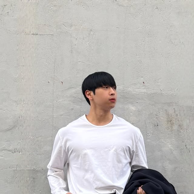 170 옷장 on Instagram: "#광고 @standarderror_official 에서 빈티지 프론트 캣샌드 워싱 와이드 데님팬츠 빈티지블루를 제공 받았습니다 손이 많이 갈 데님 찾았다...😎 핏 기장 워싱 세박자가 잘 맞아