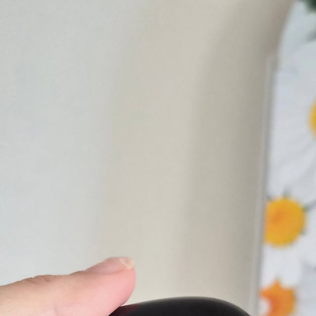 sɪᴀɴ ʟᴏɢ🤍 on Instagram: "#광고
운동할 때 외출할 때 요즘 무조건 챙기는
SMIRIA E8 블랙 무선 이어폰😊
우선 블루투스 5.3 덕분에 연결이 
뚝심 있게 잘 잡히고
ENC+CVC 8.0 기술로 통화 품질이 또렷해서 
전화할 때 정말 편했어요 📞
14.6mm 드라이버가 탑재되어 음악을 들으면
현장감 넘치고 저음까지 선명하게 들리니 
덕분에 좋아하는 곡 플레이리스트가 더 풍성해지는 느낌이었어요🎶
배터리는 한 번 충전으로 최대 8시간, 
케이스까지 쓰면 32시간까지 간다고 해서 
장거리 이동이나 여행 갈 때도 걱정 없겠더라구요! 
귀에 꼭 맞는 착용감도 너무 좋았어요🫶
귀 모양에 맞게 디자인되어 장시간 착용해도 
전혀 불편하지 않았고
운동이나 야외 활동할 때 IPX7 방수 기능 덕분에 
비 오거나 땀 흘려도 걱정 없이 쓸 수 있어요🏃‍♂️🌧️
음악 감상, 영상 시청, 통화까지 다양하게 쓰기 좋고
터치 조작도 직관적이라 누구나 쉽게 사용할 수 있어요! 디자인, 음질, 착용감, 배터리까지 모두 만족스러워서
 무선 이어폰 고민하신다면 자신 있게 추천해요👍🏻

#SMIRIA이어폰#이어폰#무선이어폰#블루투스이어폰#이어폰추천"