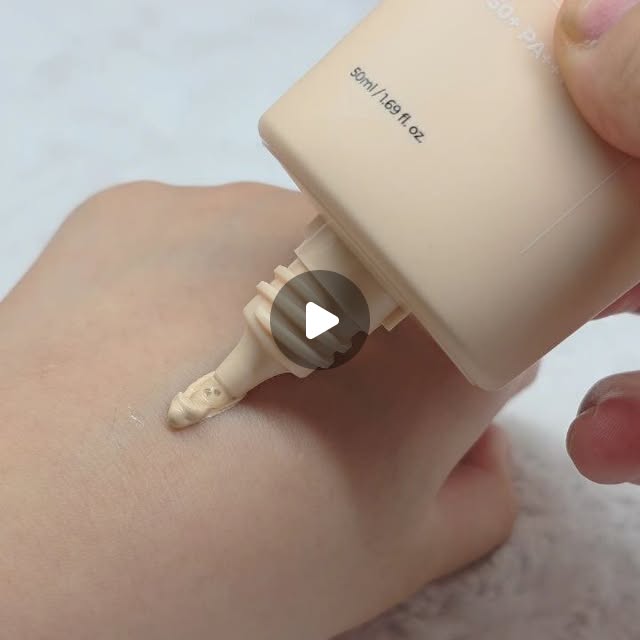 민예 on Instagram: "#협찬 @starlike.official ⠀⠀⠀
⠀⠀
✨️ 스타라이크 파데프리 톤업 선크림 ✨️⠀
⠀⠀ ⠀
선크림 하나로 자외선 차단과 ⠀
자연스러운 톤 보정, 피부결 정돈이 ? ! (゜ロ゜)⠀
또한 메이크업 지속력까지 높일 수 있어요 ! ⠀
⠀
부드럽게 발리고 자연스럽게 스며들기 때문에 ⠀
가볍게 베이스 하고 싶을 때 추천하고 싶어요 🤍⠀
⠀
저도 사용해보니까, ⠀
부드럽게 잘 발려서 너무 좋았고..! ⠀
자연스럽게 톤업이 되어서 만족했어요 (*≧з≦)⠀
⠀
⭐️ 스타라이크 파데프리 톤업 선크림 ⭐️ ⠀
스마트스토어, 자사몰 뿐만 아니라 ⠀
올리브영에서도 만나보실 수 있어요 ヽ(o´3`o)ﾉ⠀
　　　⠀⠀⠀
#선크림 #코덕맞팔 ⠀⠀"