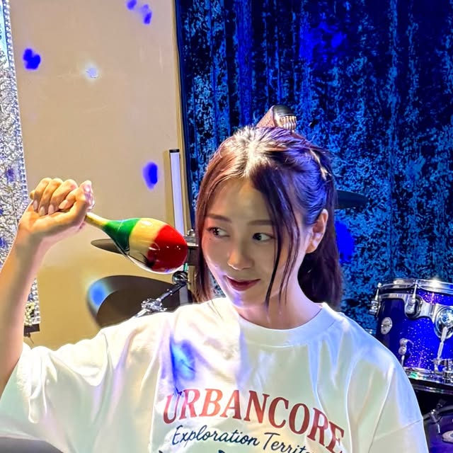 나는챌🍒 on Instagram: "샼샼샼샼샼🎵🎶🎵🎶🖤 

-

원단과 핏이며 넘 편하고 꾸안꾸로 입기 너무 좋음🥰

내 안에 상어있다🦈🦈🦈🦈

👚 @urbancore_official_ 

#어반코어 #여름반팔 #운동하는여자 #사복패션 #꾸안꾸패션"