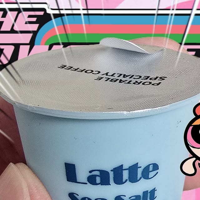 리뷰어그리고맛집 on Instagram: "#광고
<오랜만에 맛있는 엔터나인커피를 맛보다>
이번에 알게된 엔터나인커피 콜드브루 프리미엄커피랍니다
아메리카노/콜드브루/카페라떼 이렇게 세가지 종류가있어요!
엔터나인커피의 특장점을 한번 알아볼까요?

SCA 스페셜티 커피협회 기준 80점이상의 최상급 아라비카원두 사용하였어요
그래서인지 커피의 풍미가 너무 좋았답니다

또한 특허받은 동결건조기술을 사용하고
12시간 저온 추출과 -40°C에서 38시간 동결건조하는 과정을 거쳐 커피의 품미와 품질을 극대화하였습니다. 하여 찬물,뜨거운 물 온도상관없이 빠르고 깨끗하게 녹습니다.물만 있으면 언제어디서든 손쉽게 만들어 드실수 있습니다.
정말 편하게 맛있는 커피가 완성되더라구요

그리고 라떼같은 경우는 아몬드우유나 두유등에 타서 드시면 아주 맛있는 라떼가 완성됩니다.

알루미늄 씰링으로 밀봉하여 외부 노출로 인한 제품변질 가능성을 낮추었고
휴대하기 편하므로 캠핑족 최적 아이템, 예쁜 패키지로 좋은 선물이 될꺼같아요

생산공장은 해썹인증을 받은 GMP시설에서 철저한 관리를 거쳐서 제조
Q-GRADER팀 연구진으로 원두별 최적의 로스팅을 구현하였어요!

#엔터나인커피#콜드브루#얼음물에도 잘 녹는 커피#캠핑커피#아라비카#맛있는커피#아이스커피#맛있는라떼#E9커피"