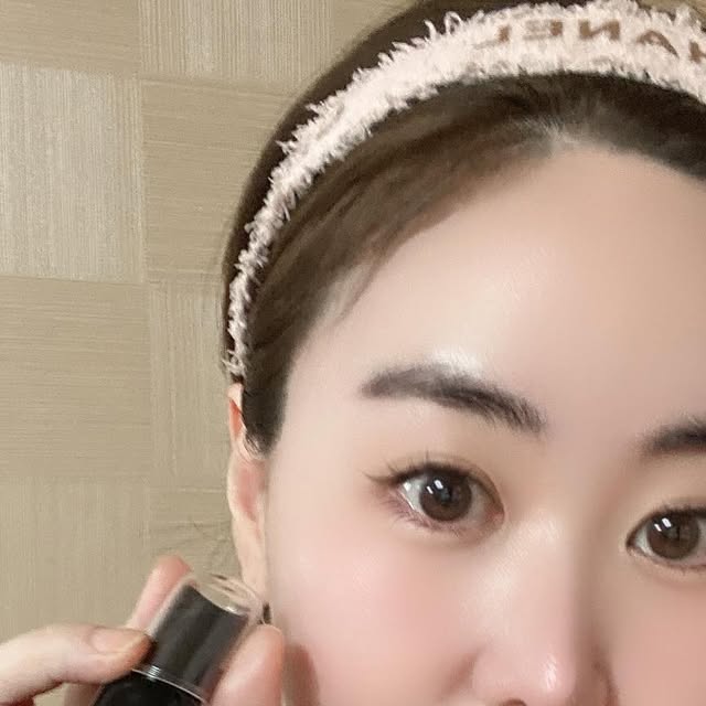 Jenny on Instagram: "#광고 맛있는 딸기향 상아제약 
프로폴리스 스프레이로
오늘같은 미세먼지 최악의 날에 
구강건강지키기! 

저는 피부도 예민하고 기관지도 예민해서
프로폴리스를 늘 챙겨 먹는데요.!
이런 날에는 외출을 안 하는 게 최고지만
어쩔 수 없이 외출 하실 때는
미세먼지가 너무 심해서  목이 칼칼하고 
입안이 찝찝해서
너무 힘드시죠?

저는 이럴 때 #상아제약
 #프로폴리스스프레이 꺼내서 
칙칙 뿌려주는데요!
호주산 프로폴리스라 더욱 믿음이 
가는 제품이에요

건조하고 미세먼지 심할 때는 
목 건강 필수잖아요!
뿐만 아니라 입냄새, 충치 억제에도 
도움을 준다고 해서
평소에도 가방에 꼭 넣고 다니는 
필수템이에요!

✨ 제가 가장 좋아하는 점은 
바로 식욕억제 효과!
식사 전에 뿌려주면 왠지 모르게 
덜 먹게 되더라구요
다이어트 중인 분들께도 추천해요!

#광고
@sanga_pharm#광고#상아제약#프로폴리스스프레이#입냄새제거#구취제거#충치억제#목건강#목관리#자일리톨#프로폴리스

.
#입냄새제거 #구취제거 #충치억제 #목건강 #목관리 #자일리톨 #프로폴리스

#꿀팁 #일상 #데일리 #뷰티 #건강 #소통 #맞팔"