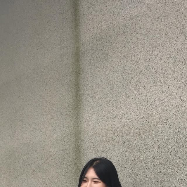 지은 on Instagram: "#광고  이제 슬슬 가을 준비 해야지 🍂🤍

루즈핏 실루엣으로 멋스럽게 떨어지는 베이직한 레더/스웨이드 자켓
클래식한 카라 디테일에 소매에는 자켓 컬러에 맞춘 버튼 디테일까지 🤍

데일리룩은 물론, 간절기 아우터로도 .. ♥  가을엔 역시  #아이러니포르노 

#아이러니포르노화이트라인 #IRONYPORNOWHITELINE #남여공용자켓 #자켓 #레더자켓 #스웨이드자켓  #아우터 #레더 #데일리룩 #자켓추천  #JACKET #LEATHERJACKET #SUEDEJACKET"