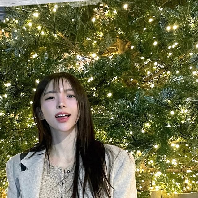 iru 이루 on Instagram: "@brighten.kr 🧡🖤"