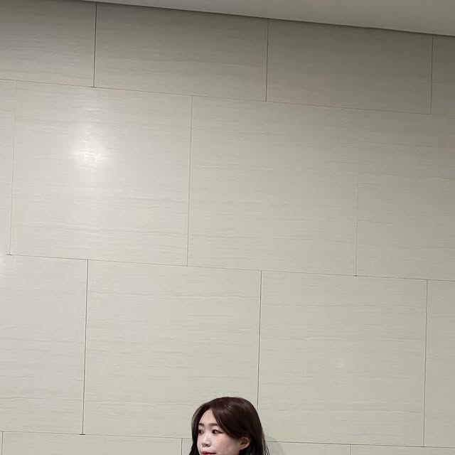 𝓜𝓲𝓷𝓙𝓪𝓮 on Instagram: "#광고
@vivabrown_official 
허리 부분이 얇아 안입은 느낌나는 편안한 착용감으로 스커트로 일상코디✨

#비바브라운#하의#스커트#치마#레이스치마#프릴#스커트추천#페미닌#러블리#vivabrown#skirt#bottom#fashion#ootd"