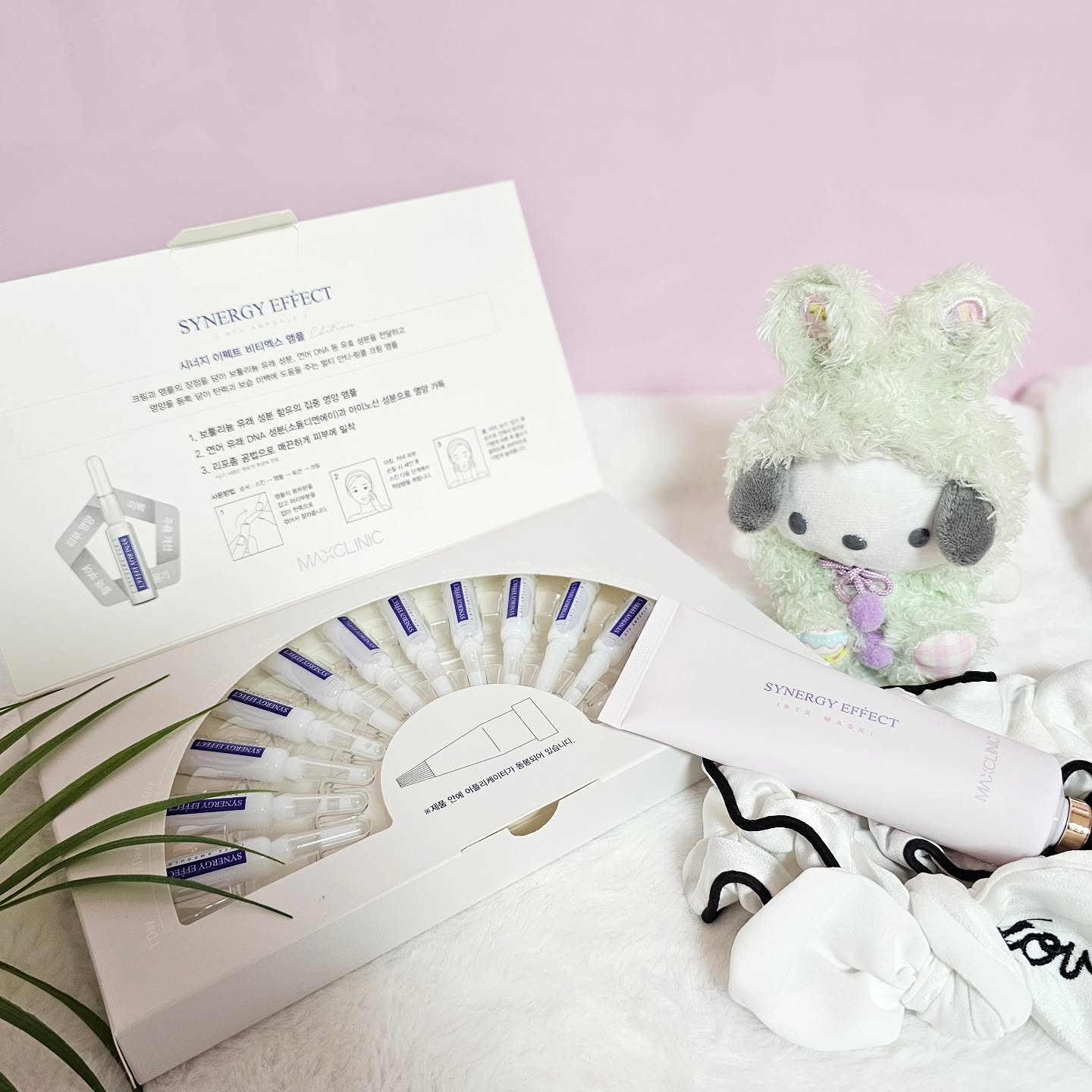 #협찬
[맥스 클리닉]
시너지 이펙트 BTX 앰플&시너지 이펙트 BTX 콜라겐 필오프팩💙

저만 요즘 피부가 심하게 건조한걸까요?😢
하루종일 건조함때문에
수시로 에센스&로션&크림을 덕지덕지바르다
크림의 보습력+수분유지력!
앰플의 흡수력+마무리감이 하나로 쉽게 관리되는
시너지 이펙트 BTX 앰플♡만난후로
손쉽게 관리하고 있어요😁✌️

수분감&보습력 잔뜩 흡수시킨후에는 시너지 이펙트 BTX 콜라겐 필오프팩으로 보툴리늄&콜라겐까지
가득 채워주기😍👍

보이세요?
푸석했던 샤맘피부가 꿀광에 탄력까지💞
화장까지 잘받고 건조함없는데다가 쫀쫀한 느낌에
자꾸 만저보고 싶다능❤️

🛍https://bit.ly/3CAHKJB​
🛍https://bit.ly/4ey4PKb
구매는 요기요😘

#샤샤맘그램 #샤맘뷰티
#맥스클리닉 #BTX앰플 #BTX마스크 #크림앰플 #콜라겐팩 #필오프팩 #필오프팩추천 #랩핑마스크 #기초추천