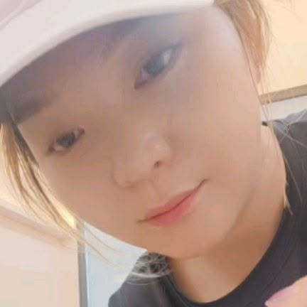 Yun Heesun on Instagram: "#협찬 #광고 #헬퓨 #히알루론산 #먹는피부보습제 #물광피부 #피부미인 #뷰티스타그램 #예뻐져라예뻐져 

2025년 봄시작. 🌸
슬로우에이징을 위하여 운동하고, 1일1팩 외로 꼭 챙기는건... 
하루 한알 "헬퓨 히알루론산" 

🟢 불균형한 식사와 외부환경이 크다면 하루 한알 가볍게 
🟣 피부 속건조와 속당김을 잡기
🟡 피부의 활기와 보습을 속부터 챙기기 
🟠 휴대가 간편항서 언제 어디서나 편하게 섭취
🔴 유산균 유래 히알루로산으로 피부고민 NO 

히알루론산이 부족이 피부 건조의 가장 큰 원인인건 안비밀 

👉소곤소곤👈
필라테스, 네일아트... 나를 위한 자기관리.
그 중 최고관리는 365일 놓치지 않는 "헬퓨 히알루론산" 

#먹는보습제 #피부영양제 #피부보습 #먹는히알루론산 #히알루론산영양제 #먹는피부보습 #광피부 #협찬광고 #건강스타그램 #보습 #자기관리 #협찬DM #이너뷰티 #광피부  #슬로우에이징"