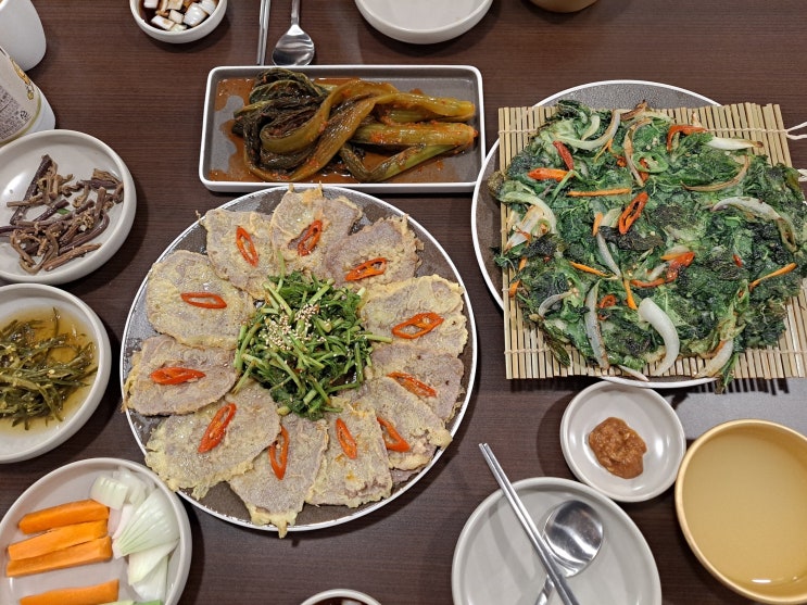 마포역 잔치회관 한우육전과 제철나물전 막걸리안주 퍼펙트