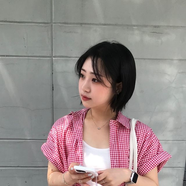 밍듀ఇ on Instagram: "#광고 푸릇푸릇 서촌에 포인트 셔츠 어때요 🍒❤️ . @standarderror_official . . #스탠다드에러 #standarderror #남여공용 #셔츠 #셔츠추천 #반팔셔츠 #오버핏 #깅엄셔츠 #여름