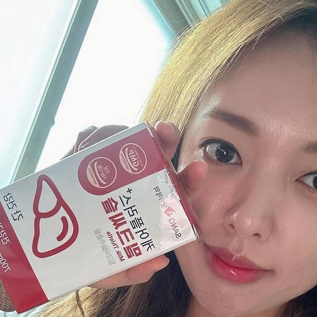 술만나는부엌 on Instagram: "#협찬

저는 꼭꼭 중요시 생각하는 영양제중 하나에
밀크씨슬도 필수라고 생각해욤
특히 활동량 많아서 피곤해하고 술 자주 먹으면
또 피곤하고 ,,,^_^! 무조건 챙겨챙겨🩵

상아제약 밀크씨슬은 
100% 폴란드산 프리미엄에 실리마린이 100%함유
되어 있고 간편하게 톡 뜯어서 휴대할수도 있어서 굿

평소 먹던건 2알인데 요곤 1일1정이라 더 부담없즤
알약이 크지 않아 전혀 먹는데 불편함 없자노~~
오늘도 잘 챙겨먹고 30대 피로야 안뇽🫢🫢

#광고#상아제약#케어플러스#빨강이#케어플러스밀크씨슬#밀크씨슬#밀크씨슬추천#간영양제#간건강#피로회복#피로회복제#직장인영양제#30대영양제#20대영양제#간영양제추천#헬스#등산#런닝#요가#맞팔#운동#맞팔#좋반#댓반#패션#소통#일상#먹방#셀카#instalike"