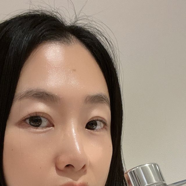리뷰쥬쥬 | 홍지유 on Instagram: "#광고 미백케어 처돌이가 선택한 ‘광채스틱!’ 👉🏻 #줄리스초이스 #비타글로우 #하이글루타치온C 꾸준히 마시다보니, 화잘먹! 톤업미쳤템! 상콤달달한 레