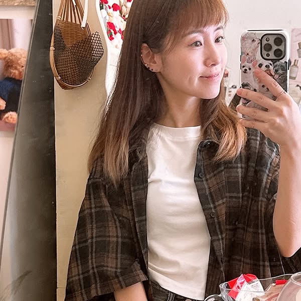 😽💋 on Instagram: "#광고
요즘 진짜 데일리하게 들고다니는 셔츠에요!
저한테는 살짝 아우터 느낌 나서- 카페가면 에어컨 강하게 틀어놔서 추울 때 마다 덮기도 하고, 입기도 하고! 진짜 너무 좋아요~

디자인 자체가 스타일리쉬 해서 어떤 룩과도 무난하게 잘 어울리구요! 진짜 휘뚜루마뚜루 들고 다니면서 걸칠 수 있는 제품이라 완전 애정중이랍니다♡

#스탠다드에러 브랜드의 Short-Sleeved Check Shirt 인데! 남자친구도 하나 선물해주고 커플셔츠 해도 이쁠것 같아요 :)
직접 보면 더 매력적인 셔츠! 완전 추천드립니다!

 #STANDARDERROR #남여공용셔츠 #셔츠 #셔츠추천 #반팔셔츠 #오버핏 #체크셔츠 #여름셔츠 #Shirt #CheckShirt"