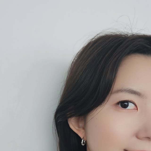 Michelle Lee 이미셸 on Instagram: "#광고

제가 워낙 액세서리를 좋아하는 편이라
특히 실버 귀걸이는 저에겐 must have item✨️
예전부터 생일 선물로 친구들도 제일 많이 해준게
#tirrlirr 귀걸이였어요 🫶

기존 티르리르와는 또 색다른 모습의 
리뉴얼 및 단독 상품들이 출시되어 더 보여드리고 싶었는데요!
간결하고 깔끔해서 더 빛나는 클래식한 매력이 돋보이고 
어떤 코디에도 세련되게 어울린답니다!🤍
🔸️
🔸️
🔸️
#티르리르 #무신사 #29CM
#실버주얼리 #실버반지 #실버목걸이
#실버귀걸이 #실버 #액세서리"