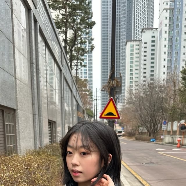 정은 on Instagram: "#광고 빈티지 느낌 나서 이쁘당 #스탠다드에러 #STANDARDERROR #남여공용팬츠 #데님 #데님팬츠 #팬츠 #바지 #와이드바지 #워싱팬츠 #와이드팬츠 #데일리룩 #바지추천 #Deni