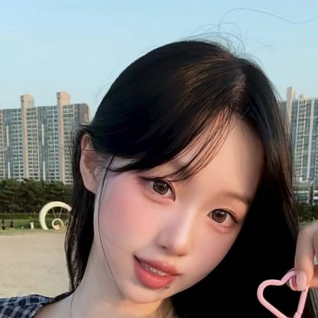 아연 on Instagram: "#광고 @2an_official 
찐애정템이 되버린 2an..♡
요즘 필수인 핑크뽀용 메이크업 좋아하면 무조건 사야되는 8월 신상 🫧
올영 기획으로 하나만 사두 미니틴트에.. 아이 프라이머까지 준다구요!!
직접 써보고 바로 인생템 된 롱웨어링 미니 파데랑 듀얼라이너 타로버니는 제발 나 믿고 써조 🥹..
다른 컬러도 쓸어 담으러가요 💬
#올영픽 #올리브영추천템 #올영필수템 #러브버블컬렉션 #롱웨어링파운데이션미니 #컬러플레이듀얼라이너"