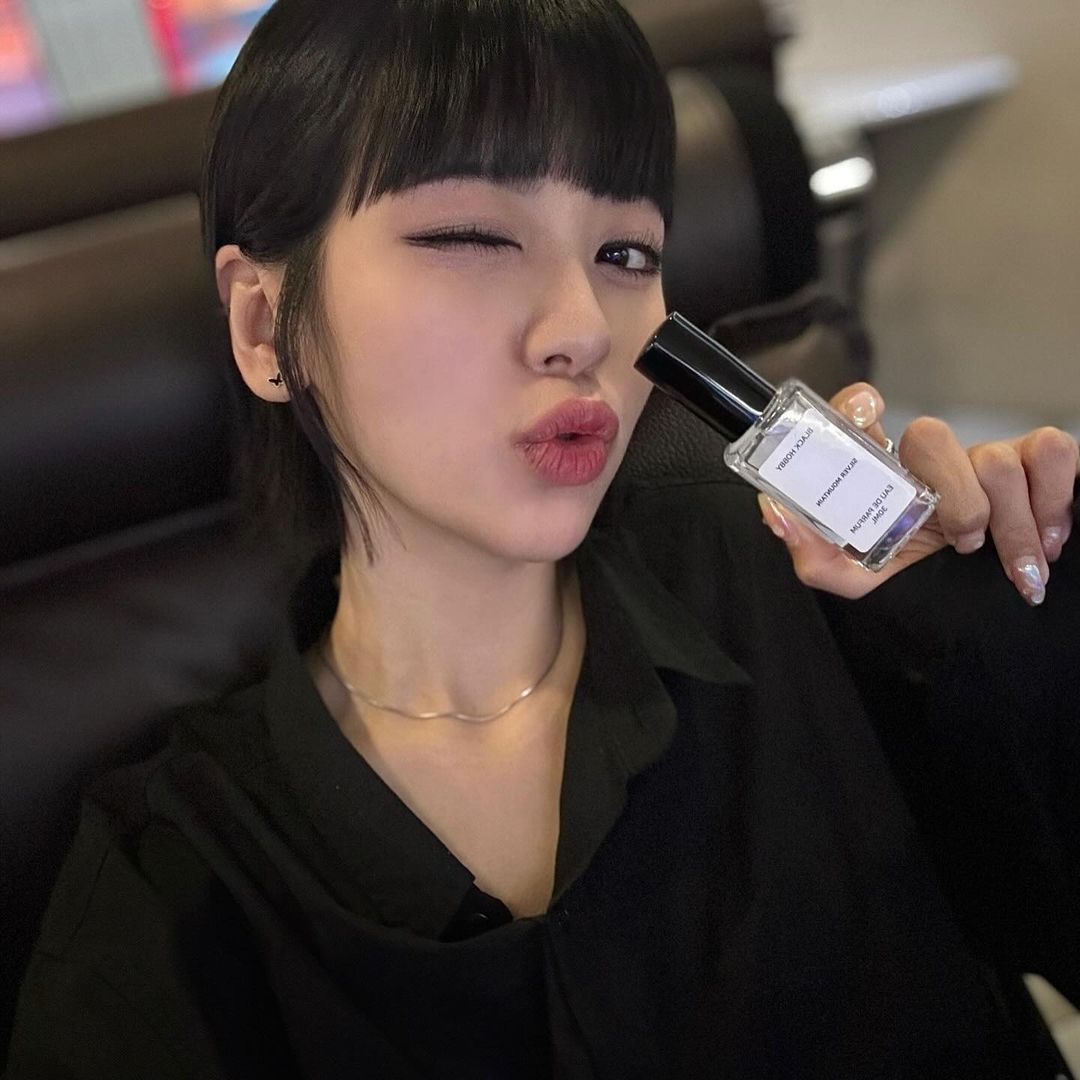 | 빛나는 산맥을 타고 흐르는 시트러스 우디향이라고 하는데 너무 진한 향을 싫어하는 나에게 딱 적당한 향😶‍🌫️ 남성분이나 중성적인 향 좋아하시는 분들께 잘… | Instagram