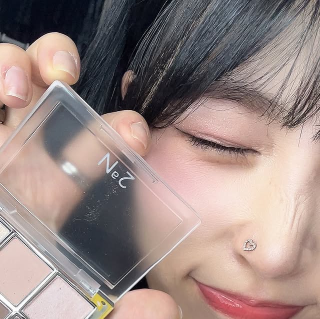 혜원스럽게 on Instagram: "#광고 ✨ #투에이엔 색조 맛집 발견! ✨ 요즘 완전히 빠져있는 제품들! 💖 다양한 색감과 트렌디한 톤으로 데일리부터 특별한 날까지 찰떡같이 어울리는 아이템들로