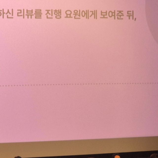 플로라 on Instagram: "#광고
좋아하는 연기파 배우들이 모두 나오는
하이재킹 시사회에 다녀왔어요
워낙 배우들 라인업이 다 연기파 배우들이라
엄청 기대감이 마구마구 샘솟더라구요
친구랑 같이 다녀왔는데
여객기속에서의 납치 사건을 실감나게
풀어내는 비행기 액션
정말 몰입도 최강이였습니다.
.
여진구 배우 좋아했는데 하이재킹에서
보고 더 빠져들게 되었습니다.
최근본 영화중 여름철 제대로 빵터질
영화가 아닌가 생각합니다.
하이재킹 개봉하면 꼭 가보세요...
배우들의 연기에 푹빠지게 될거에요
.
.
.

#하이재킹 #6월21일극장대개봉 #하정우 #여진구 
#성동일 #채수빈 #데이트 #시사회 #영화추천"