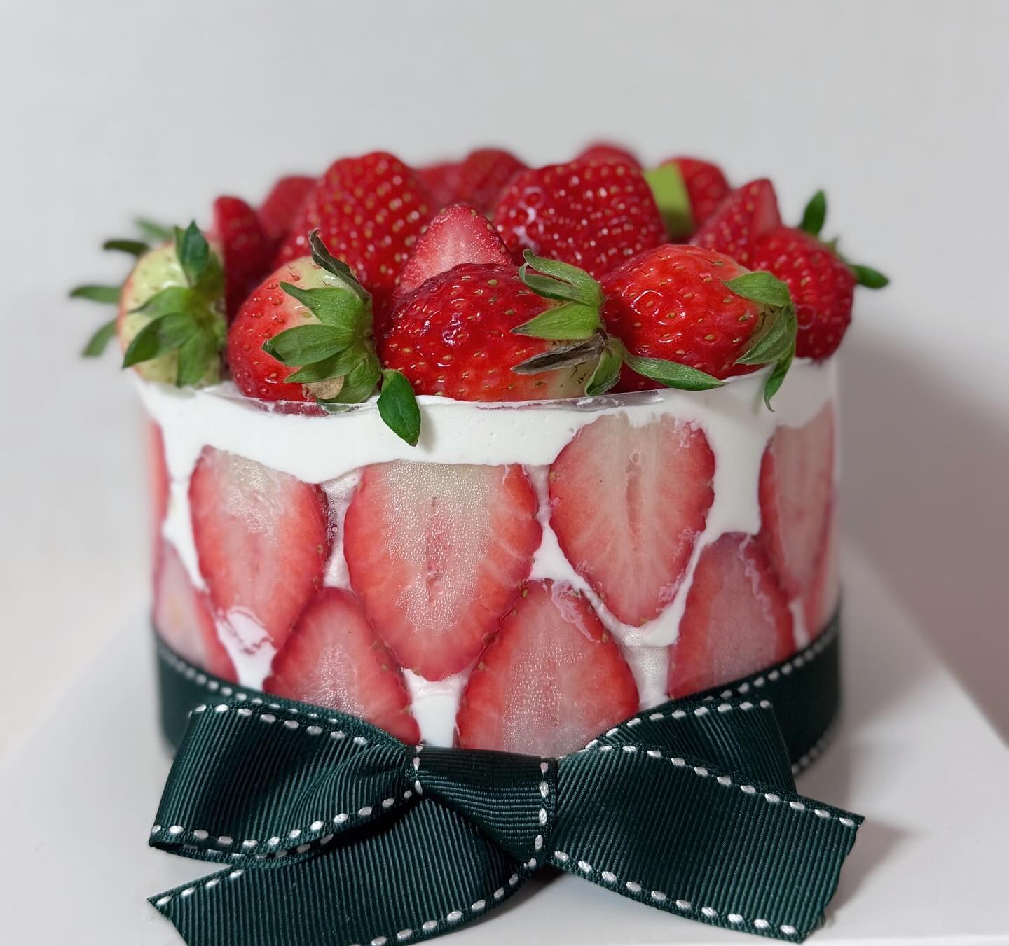 #이천딸기케이크 

이천 명장시대 
여기 딸기케이크가 찐 맛집 
딸기가 듬뿍듬뿍 
케이크 무게도 묵직한게 얼마나 많이 들어있는지 
실감이 난다 
아이들도 너무 맛있어서 엄지 척 
이천에서 딸기케이크 맛집은 바로 여기 
명장시대 완전 강추 합니다 

masterbaker_2000 

#이천명장시대 #이천딸기케이크 #딸기케이크맛집 #카페추천 #이천카페 #이천카페추천 #딸기맛집
