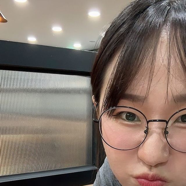 백주현 on Instagram: "⠀ ㅎㅎ 하라는 공부는 안하고 #맥널티 ☕️ #협찬 ⠀ 가끔 독서실에가서 이태리어 공부하는데 #악마의라떼 하나씩 들고가요😈😈😈 ⠀ #고카페인 함량이라 #