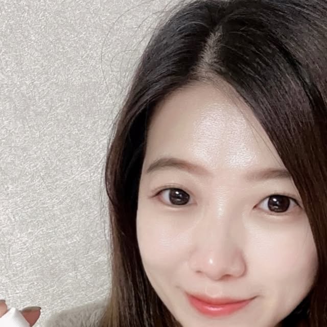도도곰팅 | 라이프 & 뷰티 크리에이터 on Instagram: "#광고 #도도곰팅_찐후기
바빠도 꼭 챙기고 싶은 채소와 과일을
식전에 한입 샐러드로 챙기고 있어요 🍎🥦
101종의 과채가 함유된
번거로운 손질이 필요 없는
#닥터비알 #샐러드샷101
ABC주스 맛이라
아이들도 맛있게 먹을 정도로
부담없이 섭취할 수 있어요 😋
앰플 한 병에 약 600g 상당의
하루 권장 채소와 과일을 담아
6가지 비타민 & 미네랄을
100% 충족하고요 👏🏻
5가지 파이토케미컬로
항산화와 면역 건강을 돕는
식물 영양소가 듬뿍 담겨있어요
가격도 매일 먹기 부담 없는
합리적인 가격이라
꾸준히 데일리로 챙겨먹기 좋아요
식전에 가볍게 먹는 루틴은
식사 습관 관리에도
도움을 줄 수 있어 더욱 추천해요 👍🏻
@borambio @doctorbr_ #보람바이오 #샐러드앰플 #과채앰플 #식전샐러드 #도도곰팅건강"