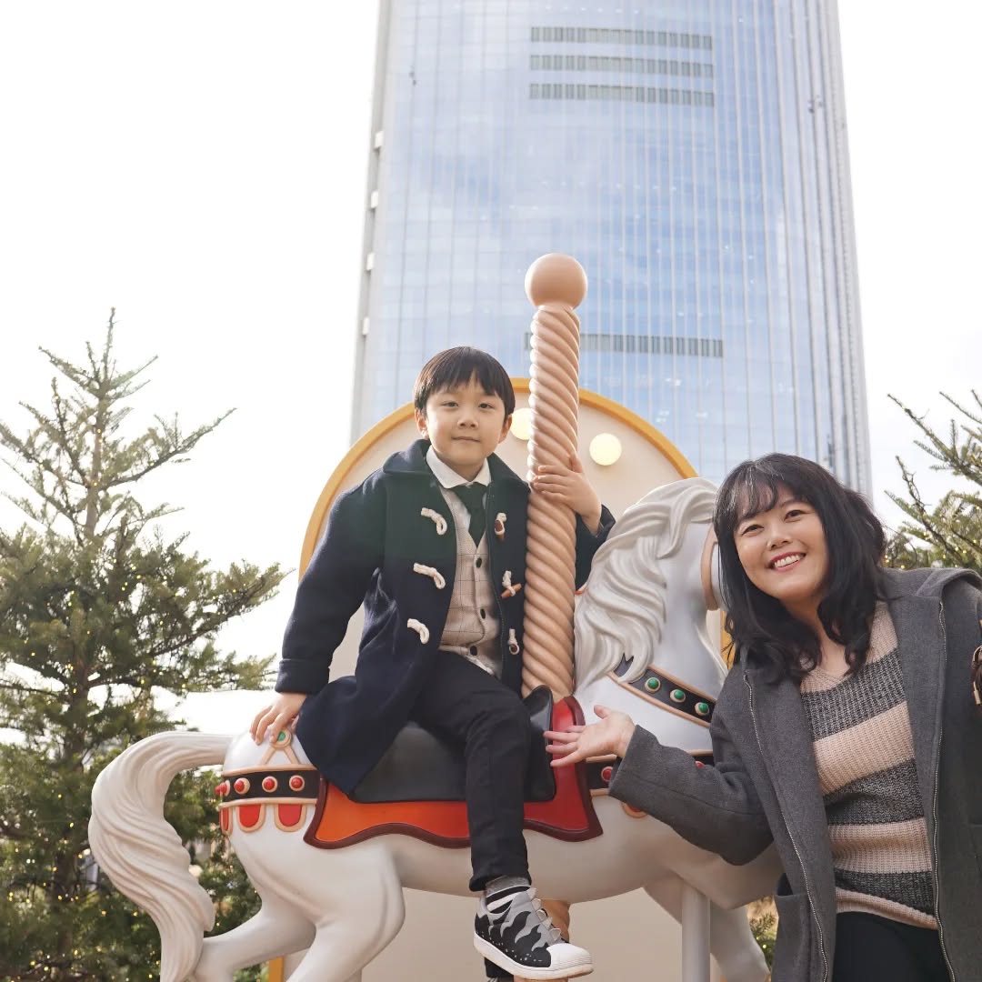애랑 사진 많이 찍는데 엄마가 멀쩡히 나온 사진이 별로 음네음써ㅋㅋ 화장을 좀 하고 다녀야하나요ㅋㅋ이건 올해 초에 찍었던 거!!
#그래도2024년사진
#엄마계정이에요