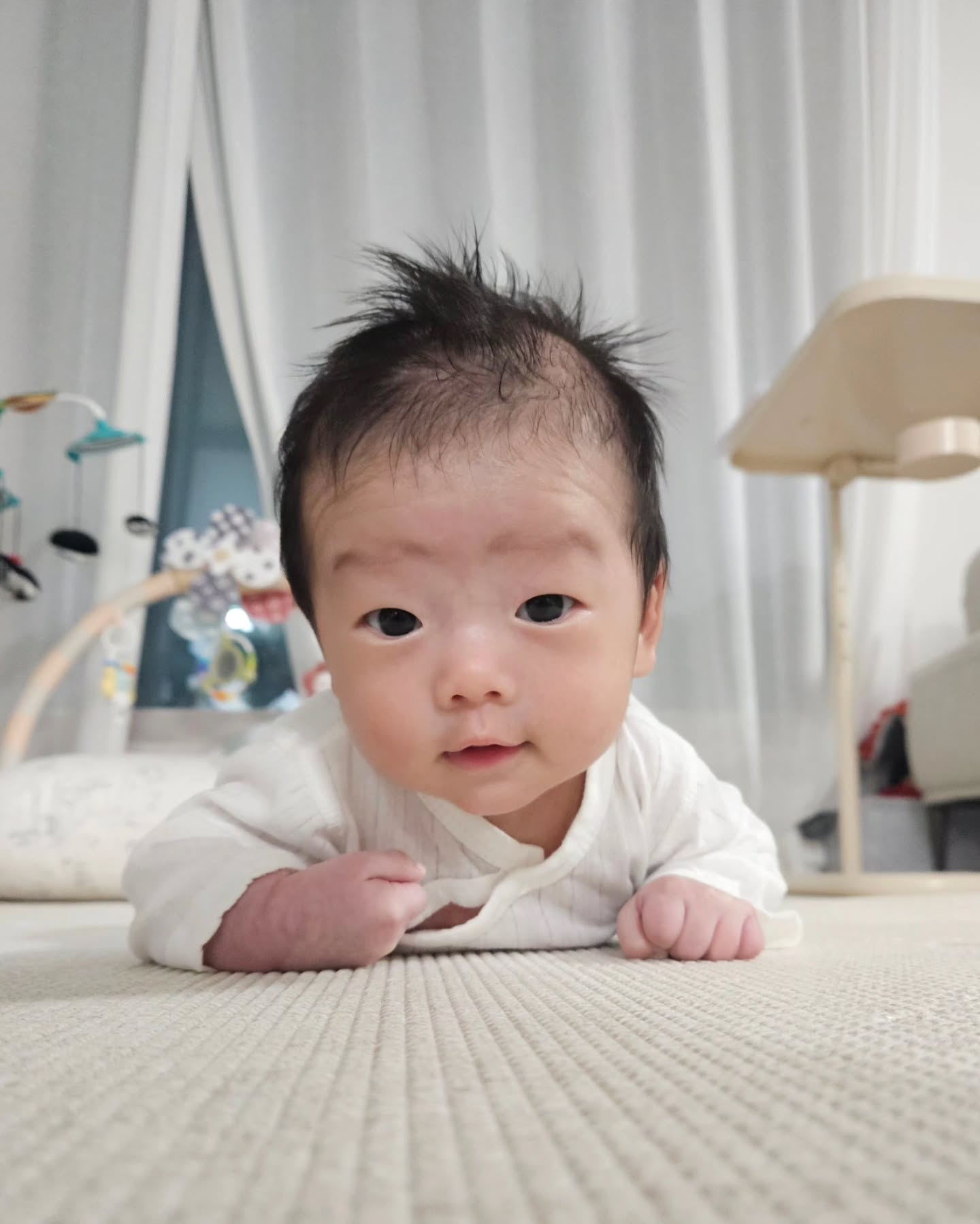 터미타임 중독인 뿌앵이💗

울다가도 터미타임 시켜주면 빵긋 빵긋 웃어줘요🍞

울고있을때 울음 그치게 하는 자세 또 뭐있을까요?

#육아스타그램 #육아 #육아인스타 #아기일상 #맘스타그램 #아들맘소통 #인스타베이비 #육아맘 #육아공유 #용띠맘 #용띠맘소통 #터미타임