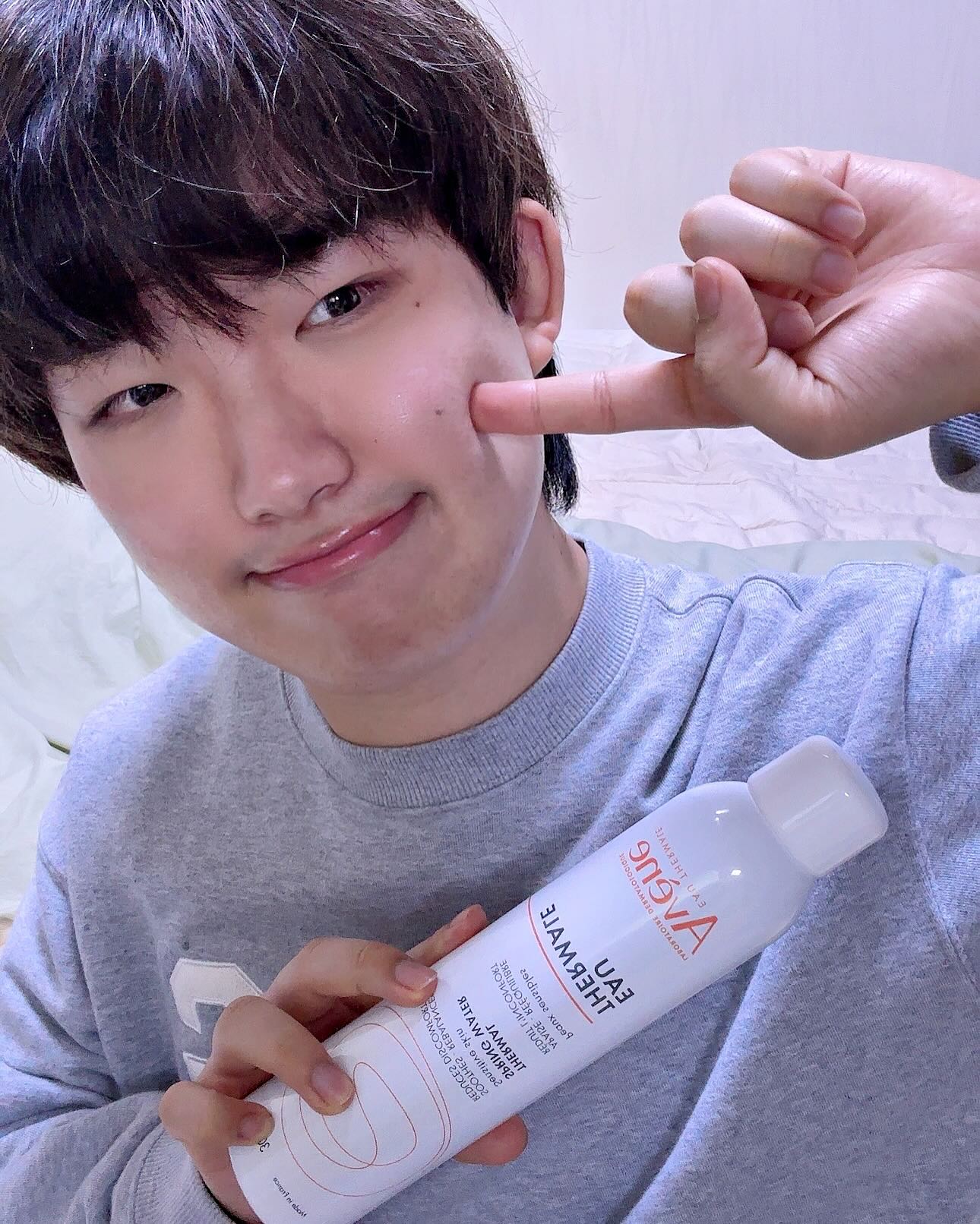 #내돈내산 avene
제가 써본 미스트 중 
TOP3안에 드는 미스트갑 바로
아벤느의 오뗴르말인데요.
최근 올리브영을 방문했다가
1+1+1기획이 있길래 냉큼 집어왔어요 ㅎㅎ

저는 미스트한테 바라는 점이
엄청 많지 않은 편인데요.
딱 두 개! 적당히 좋은 분사력과
기본적으로 수분감이 충분하면 끝이예요!

언제 어디서나 어떤 용도로도
사용하기 좋은 다용도 수분미스트라 진짜 좋고,
대용량이라서 마음껏 뿌릴 수 있다는 점도 참 좋은 것 같아요 :)

#아벤느 #오뗴르말 #미스트추천