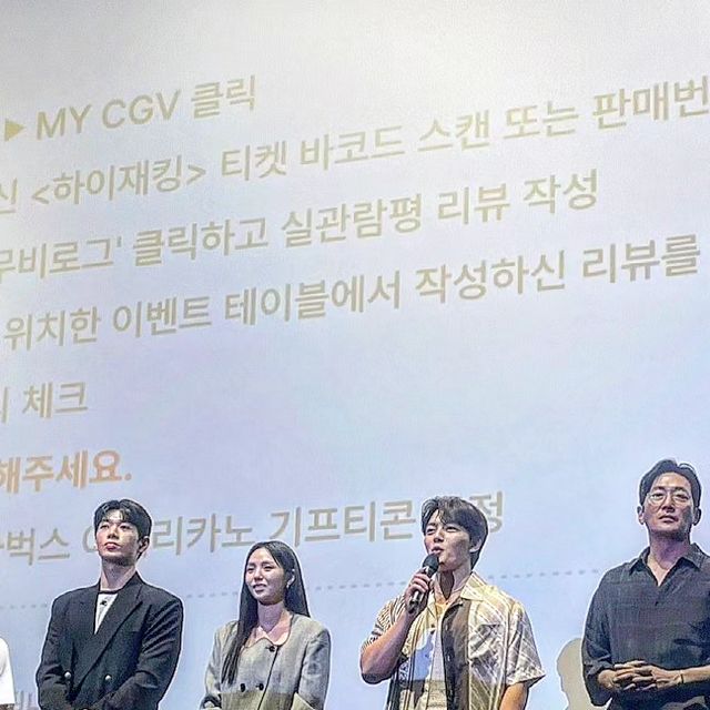 인플루언서 달콤 on Instagram: "#광고 
진짜 너무너무 보고 싶었던 영화
#하이재킹 #시사회 다녀왔어요!

캬아아 #하정우 배우님 지난 번에도
뵈었지만 더 멋져지신듯!+_+
#여진구 배우님 피부 무엇?
악역은 안 어울릴 것 같았는데
와.... 연기변신 성공!
첫 악역 맞냐며! 
넘 예쁜 채수빈 배우님
입담 최고 성동일 배우님까지

한자리에서 만나보고
하이재킹 영화까지 보고 나니
이번 주 정신없이 바빴는데
어메이징한 사운드에! 스케일에!
스트레스가 확 풀리는 느낌!+_+ 

날씨도 더운데
시원하게 #영화관데이트 추천!
이건 무조건 #N차관람각 

#6월21일극장대개봉 
#하정우 #여진구 #성동일 #채수빈
#데이트 #영화추천 #영화스타그램"