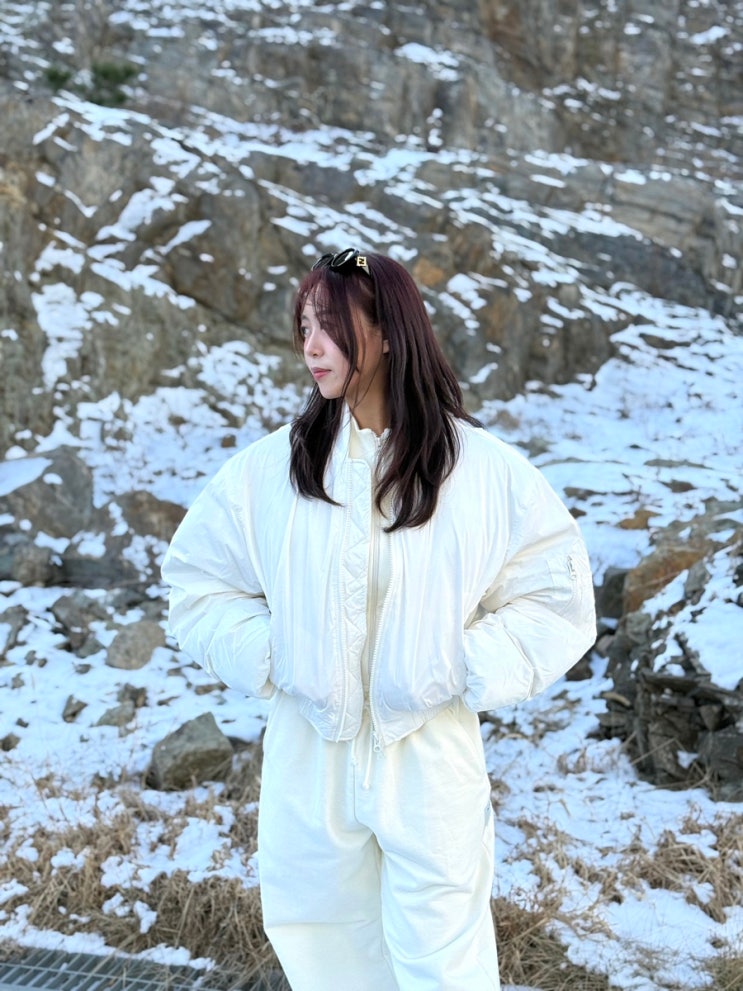 남녀공용 오버핏패딩 찾는다면? 아이러니포르노 화이트라인 MA-1 벌룬 글로시 숏패딩 후기