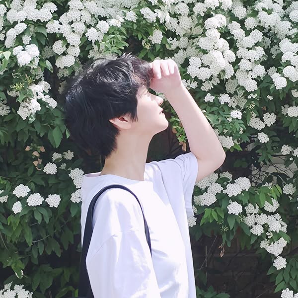 :-) on Instagram: "#광고

어디에나 어울리는 심플한 디자인으로
가볍게 들기 좋은 #데일리아이템
#에이브릭에코백

그냥 볼 때는 사이즈가 조금 작은가 싶었는데,
14인치 노트북도 여유 있게 들어가고,
안쪽에 작은 지퍼 포켓도 있어서
제법 이것저것 수납할 수 있다.

자석 버튼으로 간편하게 잠글 수 있는 것도 좋음.

#에이브릭 #aebric #에이브릭모자
#데일리패션 #미니멀패션 #심플룩
#모자코디 #에코백코디 #패션템추천
#코디스타그램 #데일리룩추천 #남녀공용
#20대패션 #30대패션 #직장인룩 #대학생코디
#꾸안꾸패션 #감성패션 #캐주얼룩추천
#제품협찬 #리뷰쉐어 #협찬리뷰
#인플루언서협찬 #리뷰이벤트 #체험단모집"