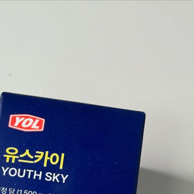 ｍａｒｒｏｎ on Instagram: "#협찬
안녕하세요 마론입니다.
오늘은 유스카이 테아닌 100을
소개해드리려고 해요.
청소년 아이를 둔 엄마로서
요즘 고민이 많았거든요.
학업 스트레스에
집중도 잘 안 된다고
하더라고요.
그러던 중 유스카이
테아닌을 알게 됐어요.
청소년 몸과 마음에
맞춘 제품이라고 해서 관심이 갔어요.
하루 1회만 먹으면 되니까
간편한 것도 좋았어요.
유스카이는 세로토닌 활성과
자기 긍정감 케어를
동시에 한다고 해요.
집중력과 주의력 향상에
도움되는 브레인베리도
함유되어 있어요.
SCIE급 임상을 보유한
성분이라 믿음이 갔어요.
행복 호르몬 밸런스를
지원하는 세인트존스워트
5-HTP도 들어있고요.
학습 능력과 기억력 개선에
좋은 노루궁뎅이추출물까지
함유되어 있어요.
아이한테 먹이기 시작한 지
2주 정도 됐어요.
처음엔 반신반의했는데
확실히 달라진 게 느껴져요.
집에 오면 피곤해하고
짜증을 잘 냈었는데
요즘은 좀 나아졌어요.
숙제할 때도 예전보다
집중하는 시간이
길어진 것 같아요.
표정도 밝아지고
말도 많아졌어요.
알 크기도 부담스럽지 않아서
아이가 잘 먹더라고요.
청소년기에는 성장과 함께
정서적인 부분도 중요하잖아요.
스트레스 관리와
집중력 향상을 위해
좋은 선택이었어요.
시험 기간이나
학업에 집중해야 할 때
특히 도움될 것 같아요.
성장기 청소년 자녀를 둔
부모님들께 추천드려요.
집중력 저하로 고민이시거나
기분 기복이 심한 아이들에게
유스카이 테아닌 100으로
우리 아이 몸과 마음
건강하게 케어해보세요!!

#유스카이 #유스카이테아닌100 #테아닌 #청소년영양제 #청소년건강 #세로토닌"