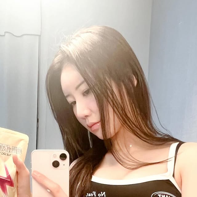 @withmeroe on Instagram: "이번에 #협판 받은 #에너지볼트 인데요! 운동할때 매번 커피로 힘내려했는데 이거 한팩먹으면 런닝40분에 400칼로리 돌파가능🎧 좀더 자세히 설명드리자면, 에너지볼트