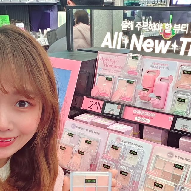이은경 leeeunkyung Jenny on Instagram: "#광고 #투에이엔 #블루밍가든 #올영추천 #봄웜 #봄웜라 #듀얼치크 #하이라이터 #올영추천 #투에이엔블루밍가든 #인간살구 #인간튤립 #핑잘봄 #봄웜 #봄웜라 #