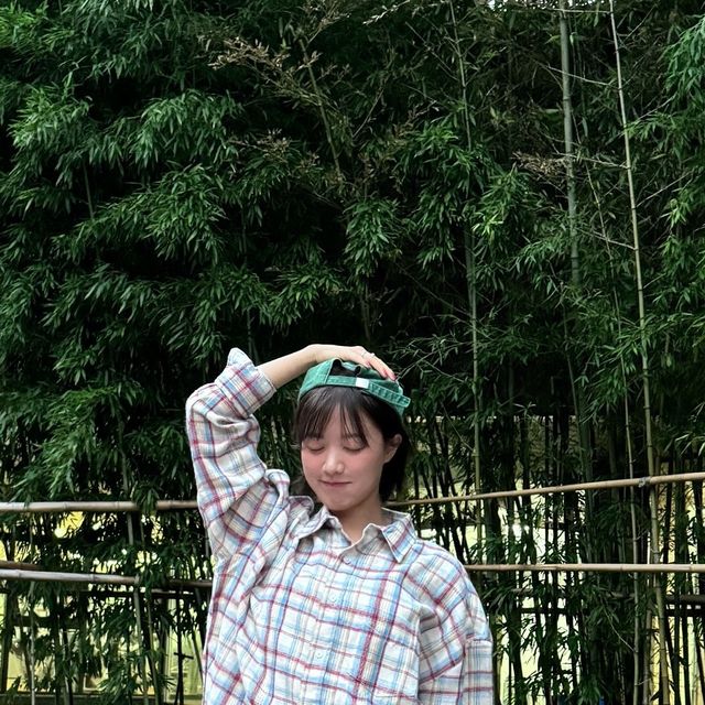 예진 on Instagram: "#광고 날이 풀리려나?! 😝 여유롭고 가볍게 착용하기 좋은 빈티지하고 레트로한 오버핏 실루엣의 체크 셔츠 입었에오. 🍃 #스탠다드에러#standarderror#셔츠#Shirt#오버핏