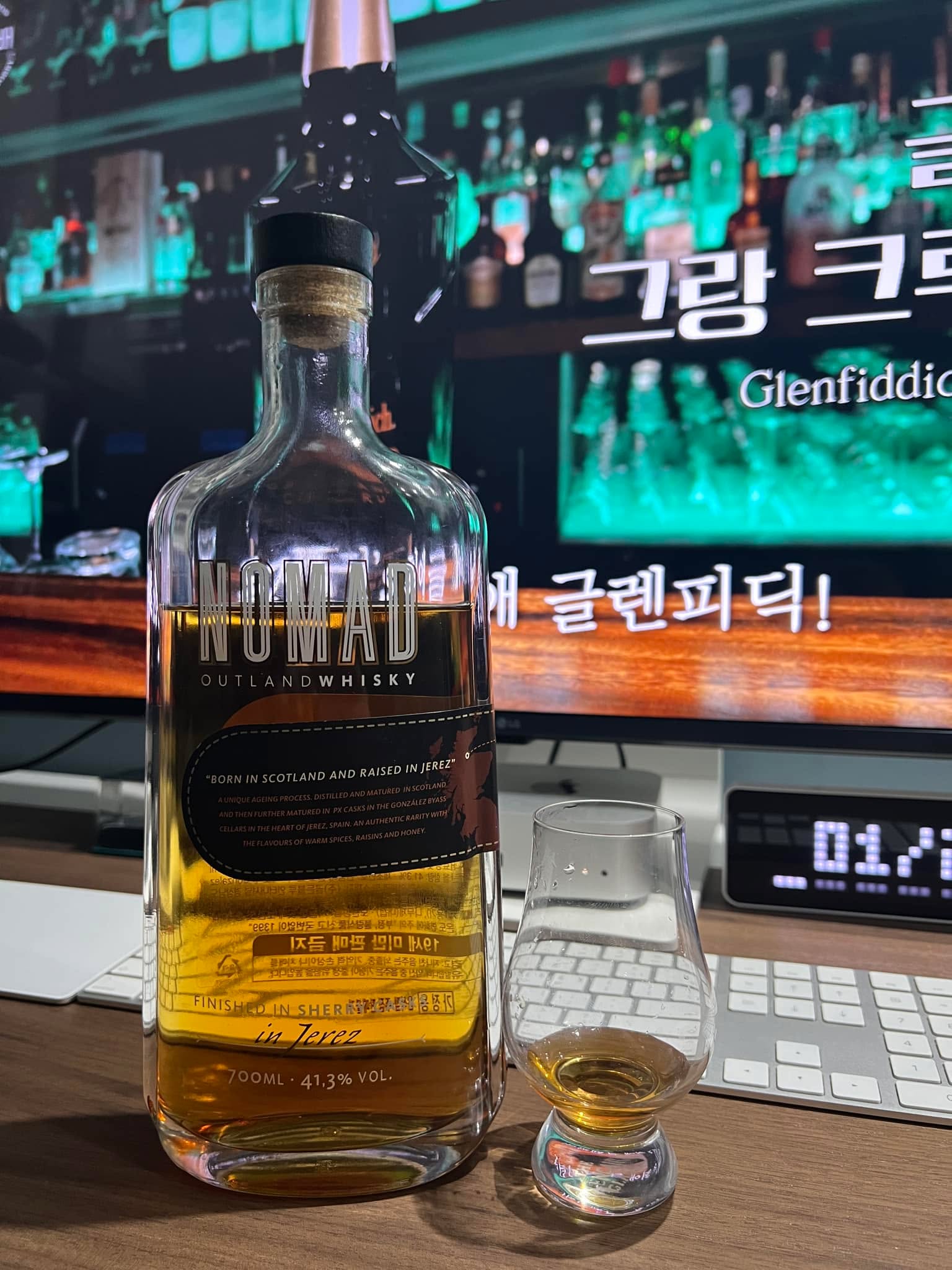 노마드 한 잔과
이동건배