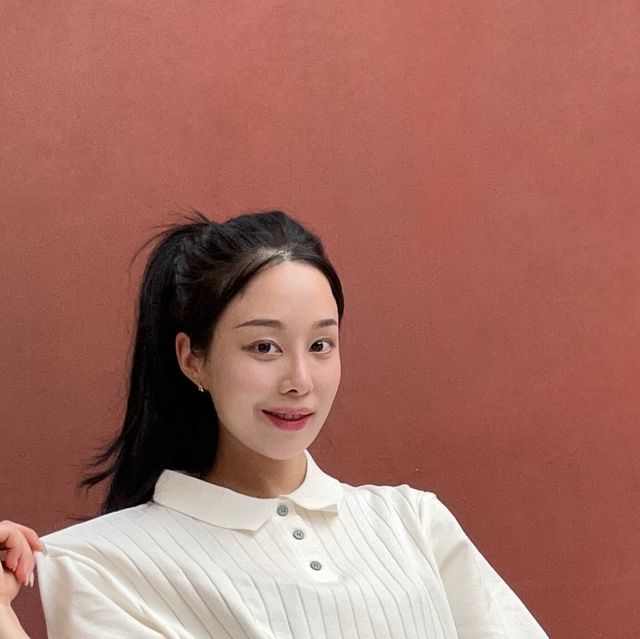 ෆ Lynda ෆ on Instagram: "#광고 베이직한 디자인으로 어디에나 어울림이 좋은 아이템 🤍 - #아이러니포르노화이트라인 #아이러니포르노 #IRONYPORNO #IRONYPORNOWHITELINE #남여공용 #반팔 #니트 #여름니
