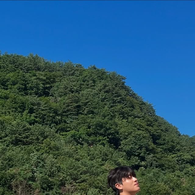 @kim_____guru on Instagram: "여행🏞️ . . . #광고#STANDARDERROR #남여공용셔츠#셔츠#체크셔츠#여름셔츠#반팔셔츠#오버핏#셔츠추천#CheckShirt #Short-Sleeved Check Shirt"