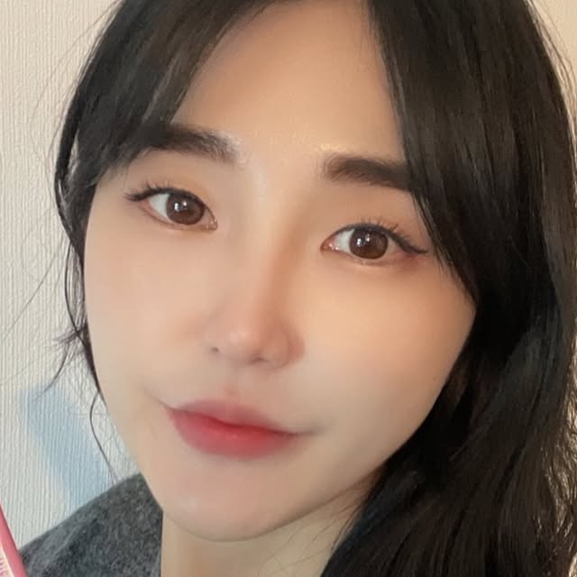 히 on Instagram: "#광고 상아제약 캐나다 연어콜라겐 프리미엄

초저분자 연어 콜라겐 1,000mg를 함유한 

100% 캐나다산 단일 어종 연어 콜라겐이에요🙌🏻

1포투입함량기준 저분자 콜라겐 500Da 이하구요!!

콜라겐 이외에도!

글루타치온, 비타민c, 알로에, 히알루론산, 비타민b, 자일리톨까지

부원료도 꼼꼼하게 함유했답니다~!

거기에 콜라겐 특유의 쓴맛과 비린맛이 없는

상큼한 레몬맛이라!!!

콜라겐 먹구 탱탱해지기 넘 쉽네요🥰

#광고#상아제약#콜라겐#콜라겐추천#연어콜라겐#단일어종콜라겐#캐나다연어콜라겐프리미엄"