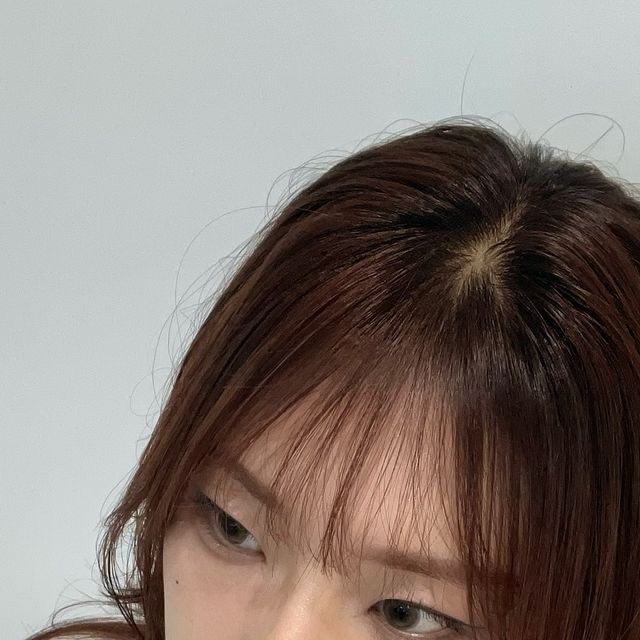 멋쟁이 on Instagram: "머리를 했그등요🍅✂️ 유메즈 천호점 수현쌤께 헤어컨설팅 받고 왔습니다 히피펌하려고 갔지만 머릿결 이슈로 어울리는 스타일 추천받아 허쉬펌으로 결정!