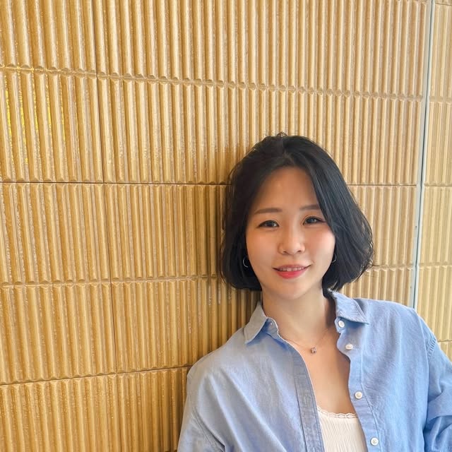 보라써니🙋🏻‍♀️ beauty / fashion / daily sunyoung na on Instagram: "#광고 야외데이트도 편하게💜

좋은 신발이 꼭 편한 건 아니죠
신발은 멀쩡한데 발이 계속 피곤해서
기존 깔창을 빼고 풋클라우드 인솔로 교체했더니
다리도 덜 아프고 하루 종일 서 있어도 발이 편해졌어요🦶🏻

✔나이키도 사용하는 오솔라이트 인솔로 쿠셔닝과 내구성👍🏻
✔INNOMAX 섬유 → 미국 FDA 특허 친환경 고기능 소재
✔100% 국내 생산 퀄리티

깔창 하나 바꿨을 뿐인데
발냄새와 통증이 줄고
하루가 더 가벼워졌어요💜

👣 이런 분들께 추천!
•등산화, 워킹화, 캔버스화 자주 신는 분
•오래 서 있는 직장인
•발이 자주 피곤하거나 염증 생기는 분
•하루 만보 걷기 도전 중이신 분

💜프로모션💜
1+1 상품 13,900원 판매

제품은? #풋클라우드

#신발깔창 #깔창 #기능성깔창 #운동화깔창 #쿠션깔창 #기능성신발깔창
#보라써니_일상"