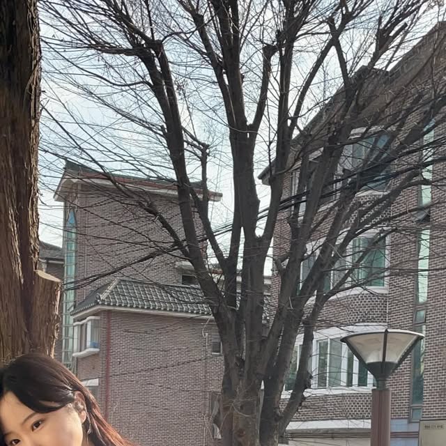린 on Instagram: "#광고 다가오는 봄 유용하게 코디 할 수 있는 바이커 칼라 스웨이드 #자켓 😎

안에 어떻게 코디하던 겉에 툭 걸쳐주기 너무 좋고 
가벼운 무게감이라 입기에도,들고다니기에도 좋음 !
무엇보다 투웨이인게 진짜 맛도리 ~.~

#아이러니포르노화이트라인 #아이러니포르노"