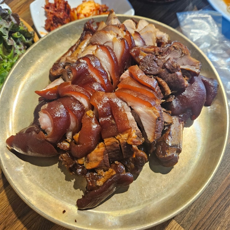 [서울 전농동] 쫄깃한 족발 + 중독되는 막국수 조합, 호야네 족발 클라스