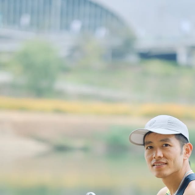 스트레칭 전문가 포포코치 on Instagram: "#제품제공
국내 최초&유일 러너 전용 기능성 스포츠 워터 ‘런앤드’

철새들이 수만km를 이동하는 원동력이 바로 '옥타코사놀'이라는 성분인데요.
이 성분을 원료로 하여 만든 제품이기때문에 지구력을 필요로 하는 러너에게 알맞는 제품이라 할 수 있겠습니다.

일반적인 물이나 이온음료를 마시기 보다는
더 많은 기능을 담고있는 '런앤드'를 마셔보세요!

@seasnoff.active

📷@jenato_ri

#SEASNOFF #시즈노프 #런앤드 #러닝 #러너
#기능성워터 #스포츠음료 #러닝꿀템 #러닝템"