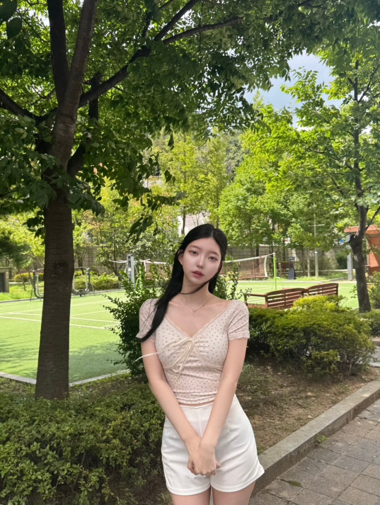 로맨틱 데이트룩으로 추천하는 비바브라운 숏 슬리브✨