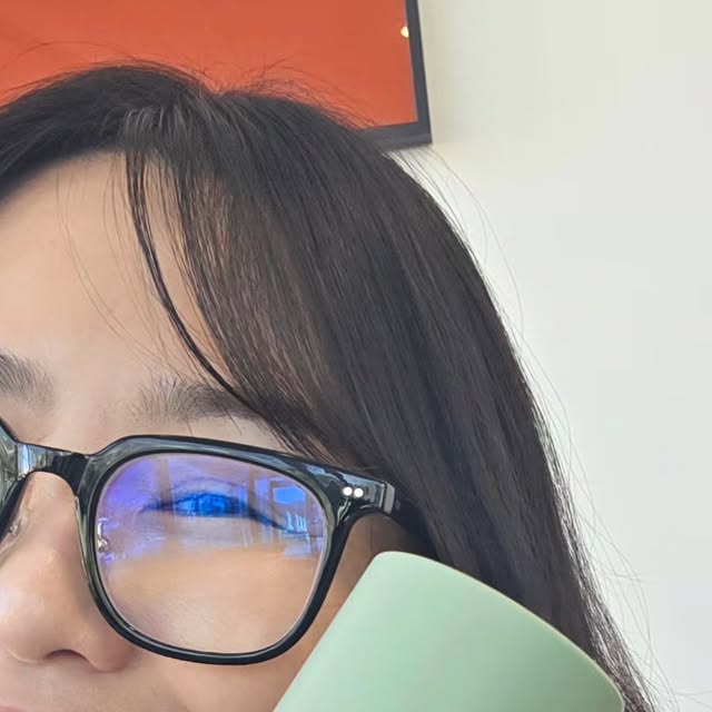 꽃냥이 on Instagram: "#광고
❝데저트프리 캑타이드 더블 리페어 세럼❞

피부건조=피부노화 가속화의 원인! 
피부 사막화를 방지해 주기 위해 나타난 30년 뷰티 브랜드매니저 출신이 만들어낸 전문성과 완성도를 기대할 수 있어요.

📌 수분과 탄력을 더블 리페어 해주며 모공까지 탄력 슝슝~
📌 매일 두드려 바르고, 잠들기 전 한 번 더 팩처럼 덧바르는 더블 빌드업 케어
📌 앰플보다 진한 농축 세럼이지만 끈적임 없이 발림성 👍🏻
📌 캑타이드 성분 (선인장 (Cacus) + 펩타이드 12(Peptide 12)가 결합된 데저트프리만의 원료
📌 진공용기로 끝까지 깔끔하게 사용 가능!
📌 은은하고 프레시한 천연 허브향으로 기분까지 릴랙스♡

바르고 나면 스며듦이 느껴지고, 피부가 쫀쫀한 것까지 느껴져서 매일 꼭꼭 챙겨 바르는 중~

'펴져라~ 펴져라~'

데저트프리
@desertfree_official @desertfree_ceo

#탄력세럼 #고보습세럼 #사막화방지 #안티에이징 #슬로우에이징 #리프팅세럼 #건조피부 #탄력에센스 #고보습에센스 #데저트프리"