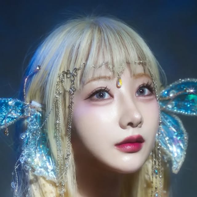 유리 🎀 𝕐𝕌𝕃 on Instagram: "#협찬 여름엔 역시 인어공주🧜🏻‍♀️
폭염에 꺼내드는 비장의 카드!!!

실내에서 시원하게 촬영을 해보아용
믿고 맡기는 루체드앙쥬💙

의상, 악세사리 모두 완벽
촬영에 익숙하지 않아도 작가님 믿고 따라가면 작품 완성!!!!

@lucedeange_studio"