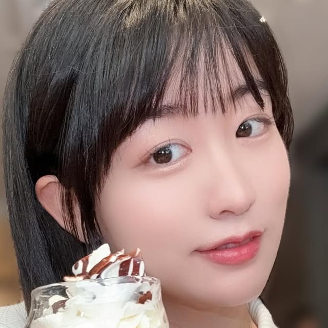 흥지니🧞‍♂️ on Instagram: "#광고

내열 유리지만 가벼고 튼튼해서 
막 쓰기 좋구요 🤍

심플한 디자인덕에 홈카페용으로 
딱 좋아요 ✨

가격대비 품질이 좋구요 🤍

 카페에서 자주 본 컵 디자인이였어요😳

탱이하우스 유리잔 이름도 너무 귀여웠구
현재 1+1 행사중이니 홈 인테리어에 진심인 분들은
지금 당장 쟁여봅시다 🤍

#홈카페잔#홈카페유리잔
#아이스아메리카노잔#탱이하우스유리잔"